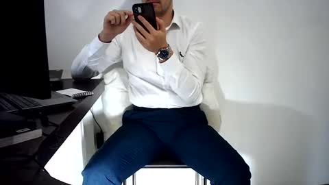 Snapshot of rafaelssk chatting on May 2026 09:15:01 AM elenacam online show from May 2026 09:15:01 AM