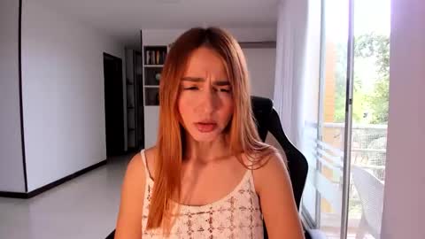 Jennyindependent model . online show from April 2026 06:27:01 PM