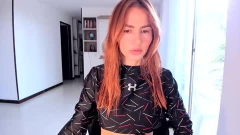 Jennyindependent model . online show from April 2026 08:10:02 PM