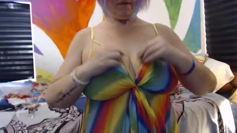 Snapshot of rainbow_n_lucky chatting on November 2025 06:41:02 PM RainbowNLucky online show from November 2025 06:41:02 PM