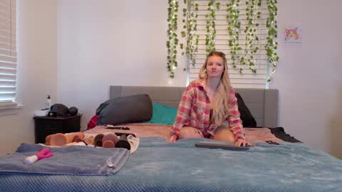 Snapshot of ramichick chatting on December 2024 08:11:01 PM Rami online show from December 2024 08:11:01 PM