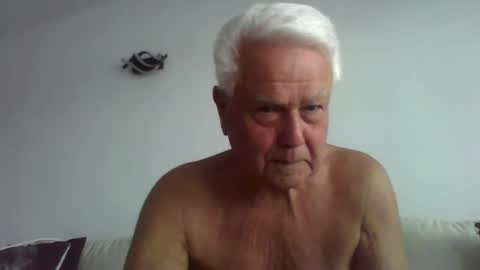 Snapshot of randythompson48 chatting on February 2026 02:34:01 PM Silver Stallion TwitterRandyth53496071 and ladyenglishxxx online show from February 2026 02:34:01 PM