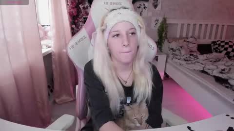 Snapshot of rapunzel_cute chatting on October 2025 01:34:01 PM Rapunzel online show from October 2025 01:34:01 PM