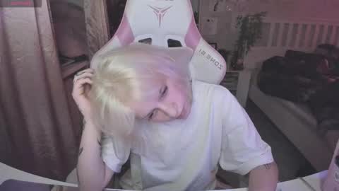 Snapshot of rapunzel_cute chatting on November 2025 09:25:02 PM Rapunzel online show from November 2025 09:25:02 PM