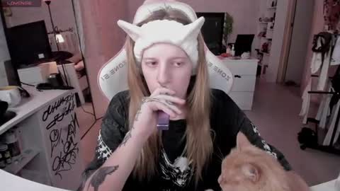 Snapshot of rapunzel_cute chatting on June 2026 01:21:02 PM Rapunzel online show from June 2026 01:21:02 PM