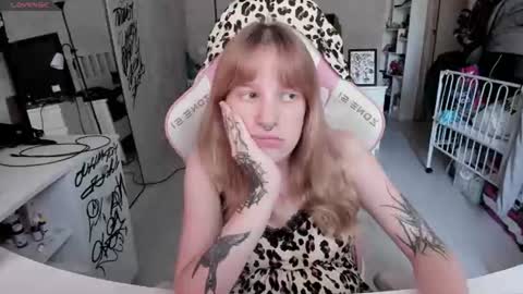 Snapshot of rapunzel_cute chatting on July 2026 12:07:02 PM Rapunzel online show from July 2026 12:07:02 PM