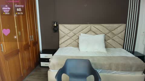 Snapshot of raqueljones_ chatting on February 2025 11:42:01 AM Raquel online show from February 2025 11:42:01 AM