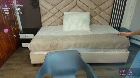 Snapshot of raqueljones_ chatting on February 2025 11:21:02 AM Raquel online show from February 2025 11:21:02 AM