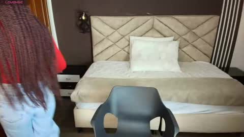 Snapshot of raqueljones_ chatting on February 2025 12:48:01 PM Raquel online show from February 2025 12:48:01 PM