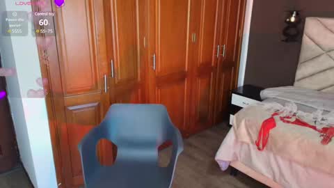 Snapshot of raqueljones_ chatting on February 2025 02:54:02 PM Raquel online show from February 2025 02:54:02 PM