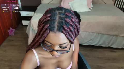 Snapshot of raqueljones_ chatting on March 2025 02:40:02 PM Raquel online show from March 2025 02:40:02 PM