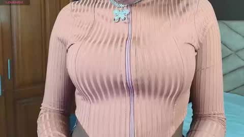 Snapshot of raqueljones_ chatting on September 2025 12:15:02 PM Raquel online show from September 2025 12:15:02 PM