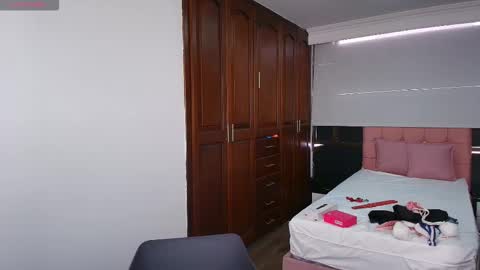 Snapshot of raqueljones_ chatting on September 2025 06:52:02 PM Raquel online show from September 2025 06:52:02 PM