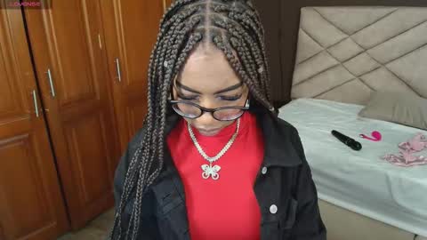 Snapshot of raqueljones_ chatting on September 2025 12:06:01 PM Raquel online show from September 2025 12:06:01 PM