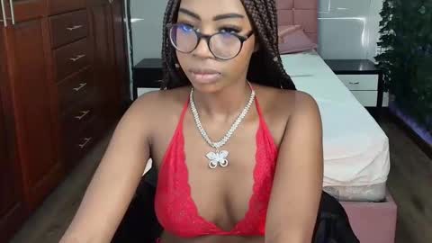 Snapshot of raqueljones_ chatting on September 2025 08:00:02 PM Raquel online show from September 2025 08:00:02 PM