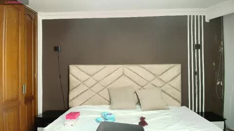 Snapshot of raqueljones_ chatting on September 2025 12:06:01 PM Raquel online show from September 2025 12:06:01 PM