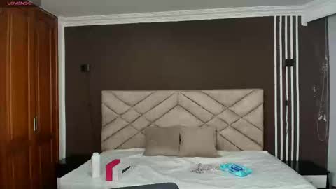 Snapshot of raqueljones_ chatting on September 2025 12:06:01 PM Raquel online show from September 2025 12:06:01 PM