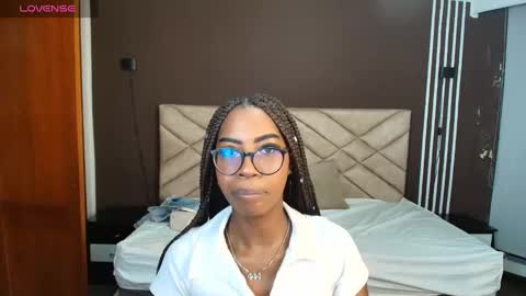 Snapshot of raqueljones_ chatting on September 2025 07:30:02 PM Raquel online show from September 2025 07:30:02 PM