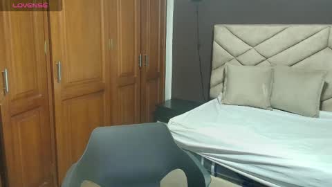 Snapshot of raqueljones_ chatting on October 2025 11:50:02 AM Raquel online show from October 2025 11:50:02 AM