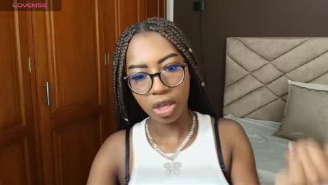 Snapshot of raqueljones_ chatting on October 2025 11:51:02 AM Raquel online show from October 2025 11:51:02 AM