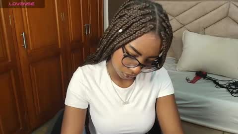 Snapshot of raqueljones_ chatting on October 2025 11:41:02 AM Raquel online show from October 2025 11:41:02 AM