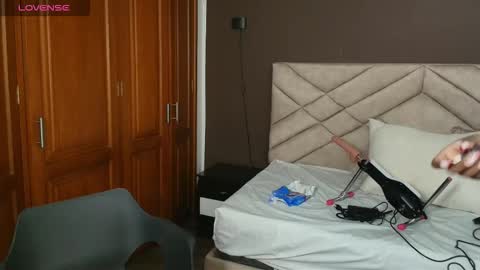 Snapshot of raqueljones_ chatting on October 2025 11:41:02 AM Raquel online show from October 2025 11:41:02 AM