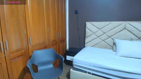 Snapshot of raqueljones_ chatting on October 2025 11:53:02 AM Raquel online show from October 2025 11:53:02 AM