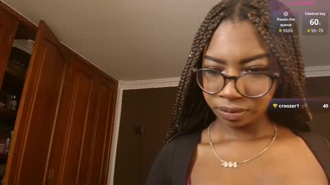 Snapshot of raqueljones_ chatting on October 2025 11:38:01 AM Raquel online show from October 2025 11:38:01 AM