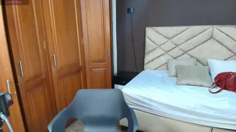 Snapshot of raqueljones_ chatting on October 2025 07:27:02 PM Raquel online show from October 2025 07:27:02 PM