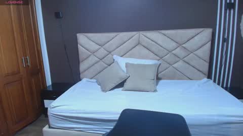 Snapshot of raqueljones_ chatting on November 2025 11:43:01 AM Raquel online show from November 2025 11:43:01 AM