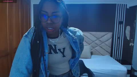 Snapshot of raqueljones_ chatting on November 2025 11:42:02 AM Raquel online show from November 2025 11:42:02 AM