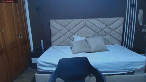 Snapshot of raqueljones_ chatting on November 2025 11:42:02 AM Raquel online show from November 2025 11:42:02 AM