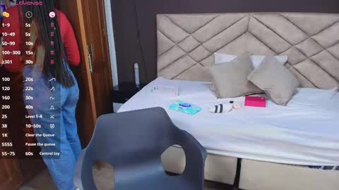 Snapshot of raqueljones_ chatting on November 2025 11:53:02 AM Raquel online show from November 2025 11:53:02 AM