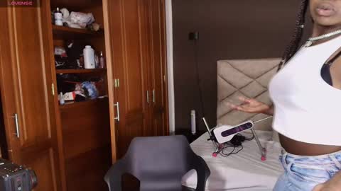 Snapshot of raqueljones_ chatting on November 2025 12:08:02 PM Raquel online show from November 2025 12:08:02 PM