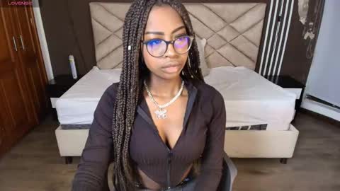 Snapshot of raqueljones_ chatting on November 2025 11:57:02 AM Raquel online show from November 2025 11:57:02 AM