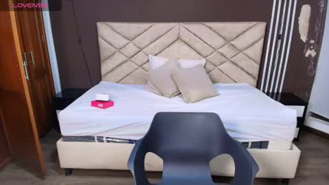 Snapshot of raqueljones_ chatting on December 2025 11:41:02 AM Raquel online show from December 2025 11:41:02 AM