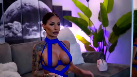 Raquelle online show from October 2025 09:35:02 AM