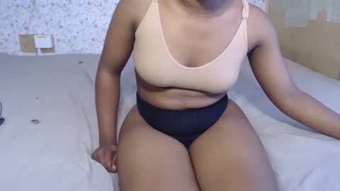 Snapshot of rarepetite chatting on December 2025 07:12:01 AM rarepetite online show from December 2025 07:12:01 AM