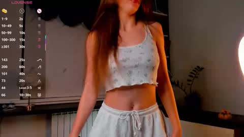 Nicole online show from November 2025 11:01:02 AM