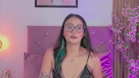 ravena_queen online show from July 2026 06:33:01 PM