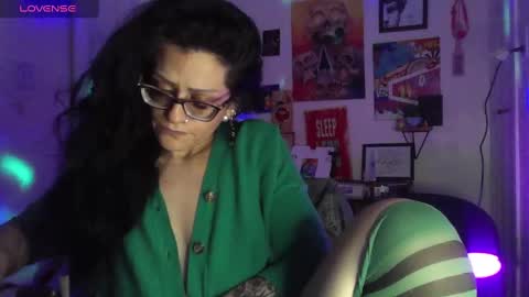 Snapshot of ravenandsin chatting on December 2024 12:00:02 AM Raven online show from December 2024 12:00:02 AM