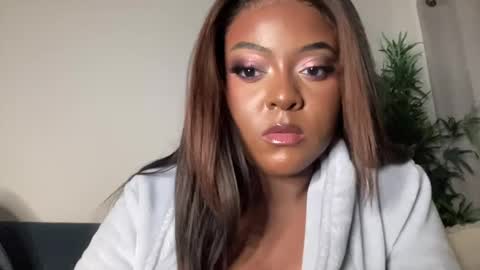Snapshot of raventhebigbodybitch chatting on February 2025 01:09:01 AM raventhebigbodybitch online show from February 2025 01:09:01 AM