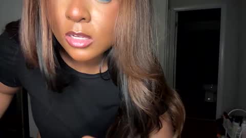 Snapshot of raventhebigbodybitch chatting on February 2025 10:33:01 PM raventhebigbodybitch online show from February 2025 10:33:01 PM