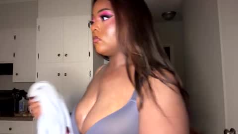 Snapshot of raventhebigbodybitch chatting on February 2025 12:28:01 AM raventhebigbodybitch online show from February 2025 12:28:01 AM