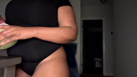 Snapshot of raventhebigbodybitch chatting on February 2025 01:29:01 AM raventhebigbodybitch online show from February 2025 01:29:01 AM