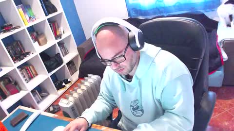 ravingr3d3 online show from December 2025 10:56:02 AM