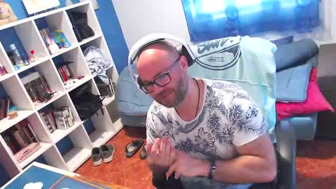 Snapshot of ravingr3d3 chatting on April 2026 10:51:02 AM ravingr3d3 online show from April 2026 10:51:02 AM