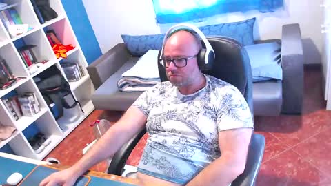 Snapshot of ravingr3d3 chatting on May 2026 03:28:02 PM ravingr3d3 online show from May 2026 03:28:02 PM
