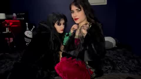 Snapshot of ravyn_nyx chatting on October 2025 01:33:02 AM Ravyn and Nyx online show from October 2025 01:33:02 AM