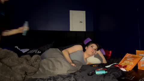 Snapshot of ravyn_nyx chatting on November 2025 02:44:01 AM Ravyn and Nyx online show from November 2025 02:44:01 AM